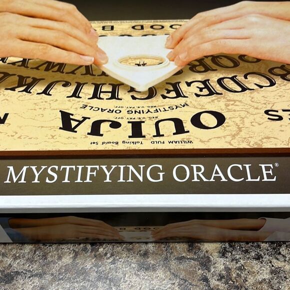 Ouija 2017 edition Open box but gem mint condition, make family game night fun - Picture 5 of 16